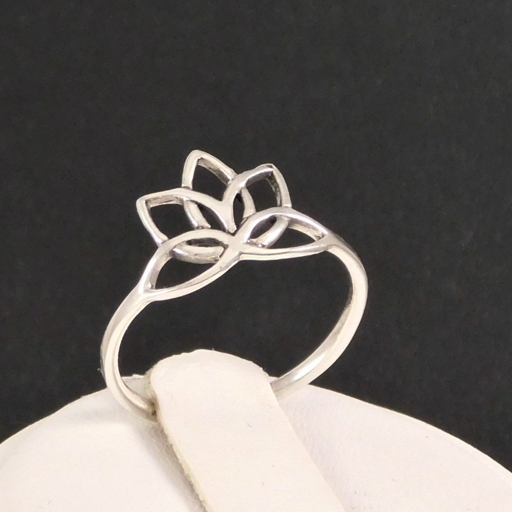 Dainty Lotus Flower Ring 925 Silver